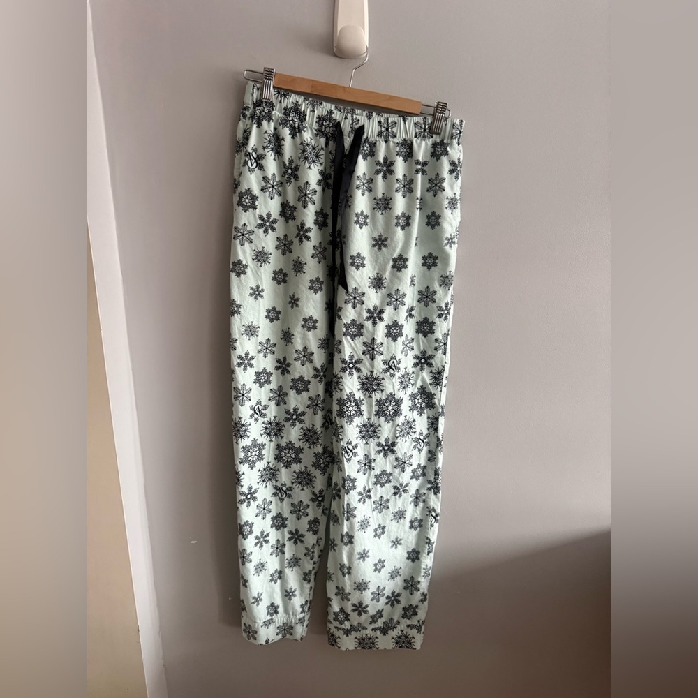 Victoria's Secret Green and Black Snowflake Pajama Pants